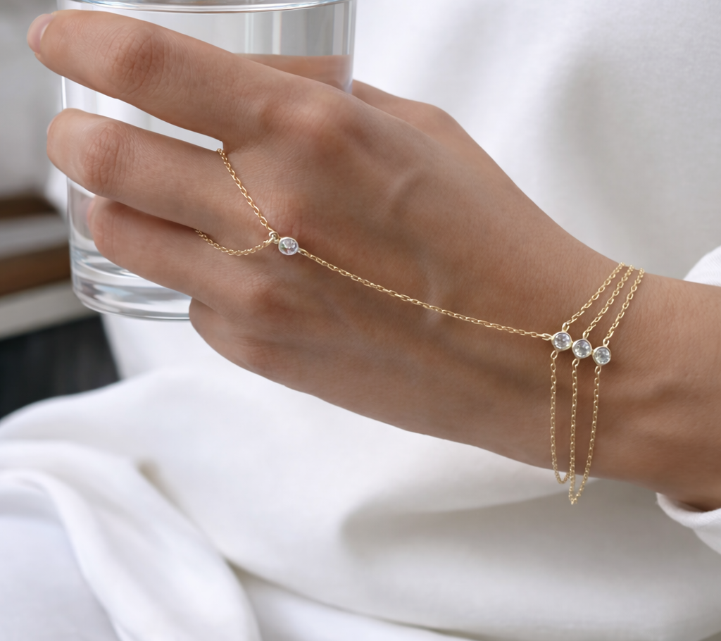 The Nura Handlet